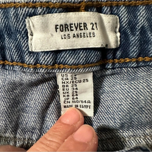 Forever 21 women's size 25 distressed cutoff jean shorts - Picture 3 of 3